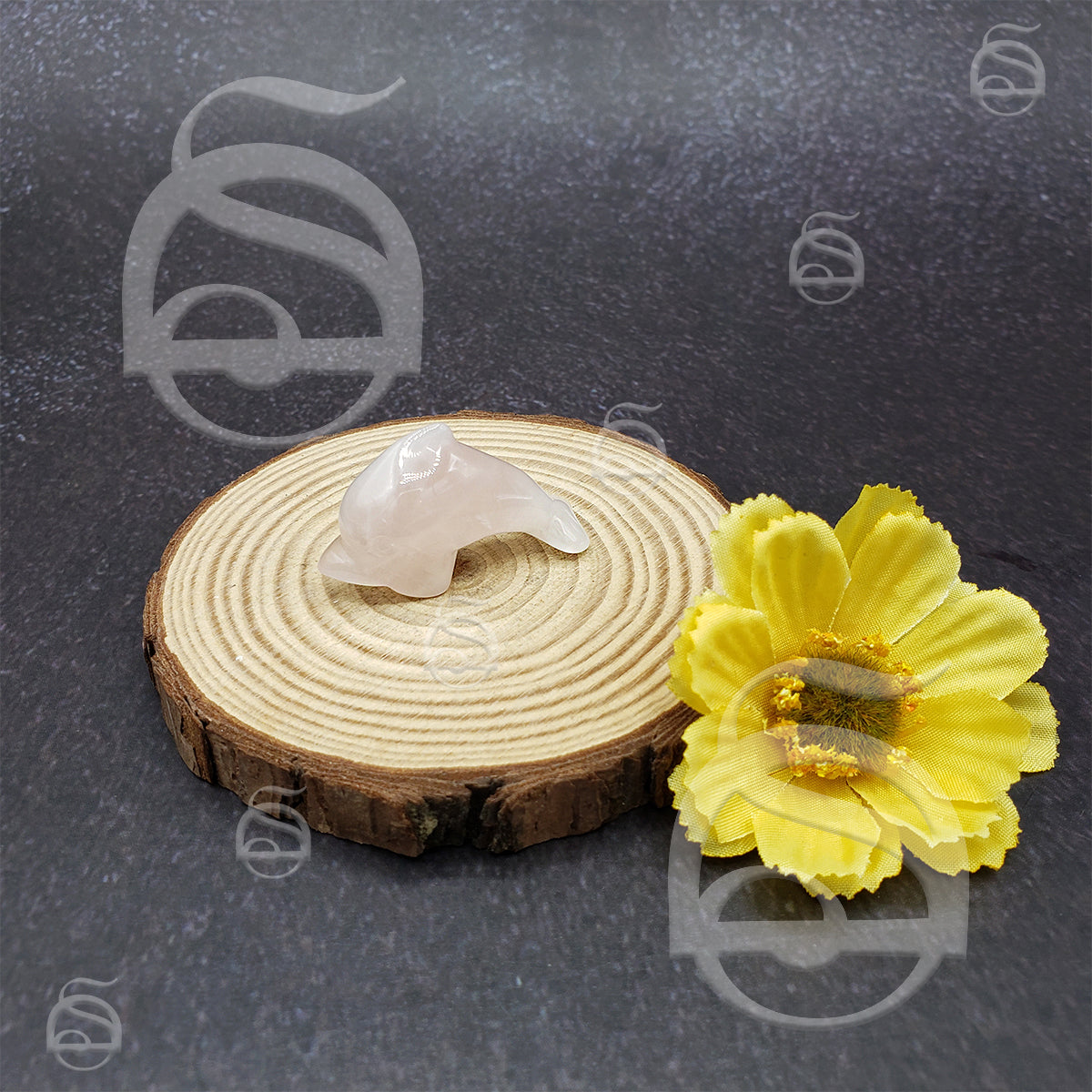 Quartz, Rose - Dolphin Familiar