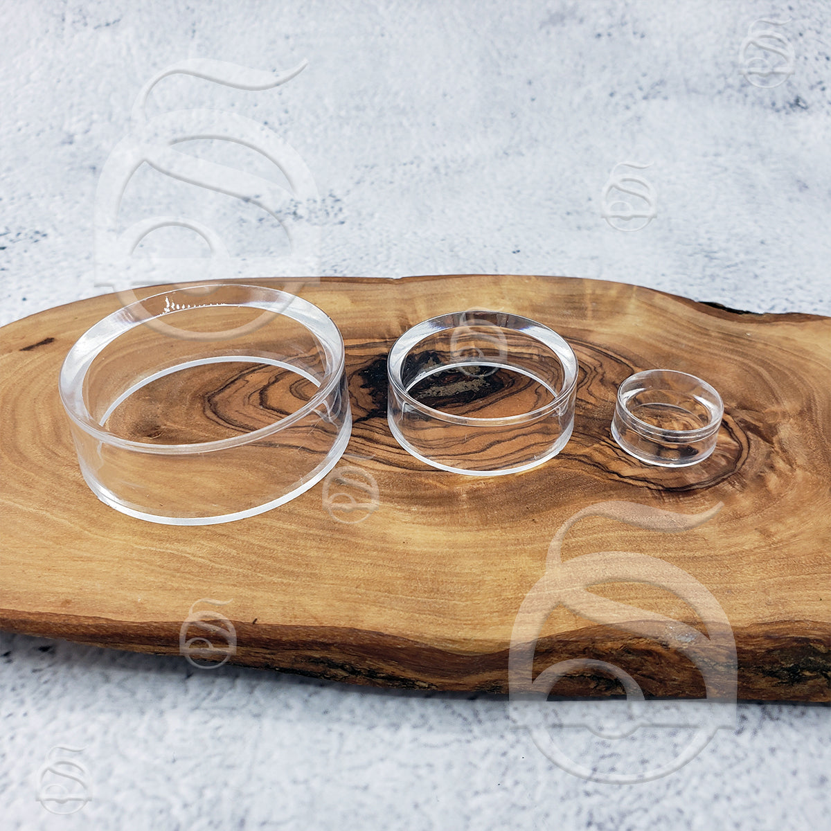 Sphere Stand - Clear Acrylic